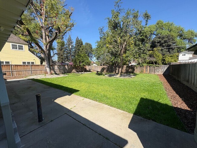 Building Photo - Charming home located in Beverly Glenn Rent Ready!