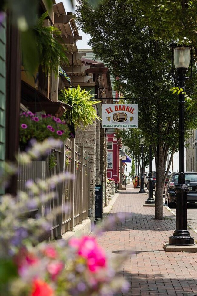 Building Photo - 964 Pavilion St