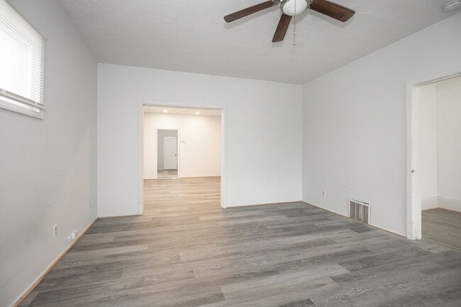 Building Photo - 3300 W 54th St