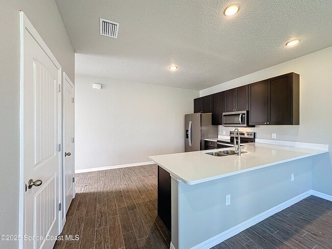 Building Photo - 534 L M Davey Ln