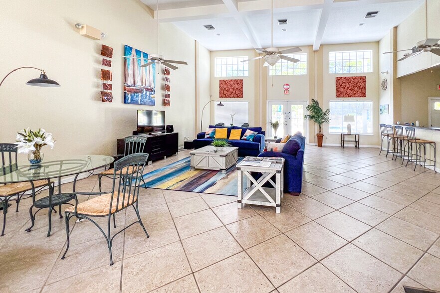 Building Photo - 850 S Tamiami Trl