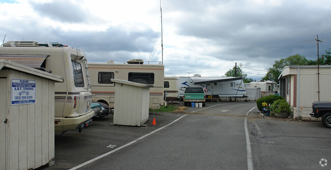 Building Photo - Oaknoll Trailer Park