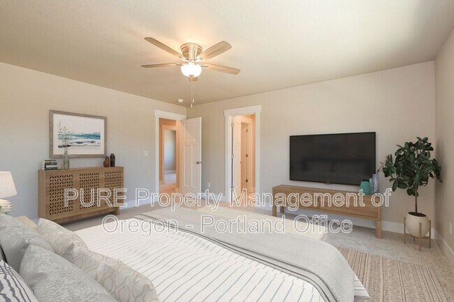 Building Photo - 504 NE Trillium Dr