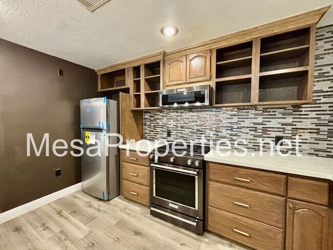 Building Photo - 13871 Oakmont Dr