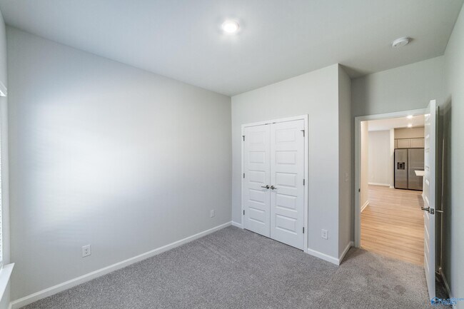 Building Photo - 14976 Greenleaf Dr