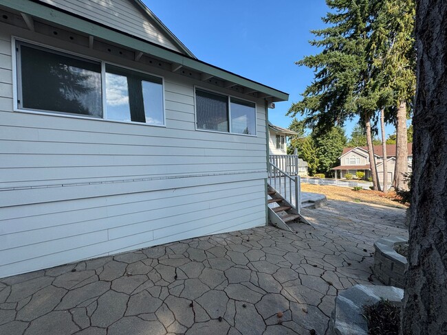Building Photo - HEART OF SILVERDALE - 4BED 3 BATH HOME