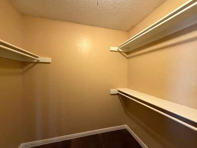 Building Photo - 3-bedroom, 2-bath rental in the heart of Tulsa, located in the highly desirable Union School Dist...