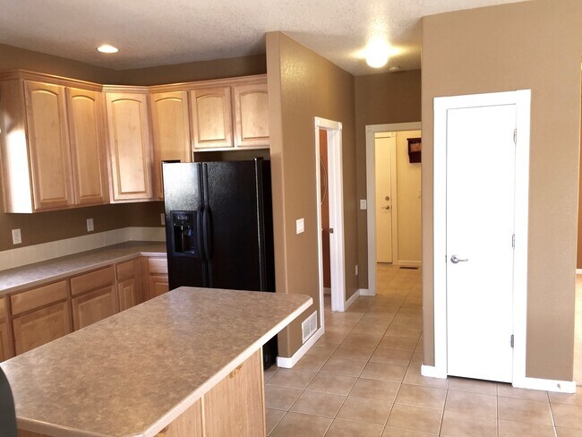 Building Photo - Stunning 4 Bedroom Home In Cross Creek area of Aurora