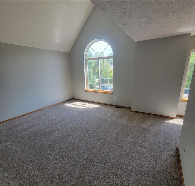 Master bedroom - 4311 E 41st Ave