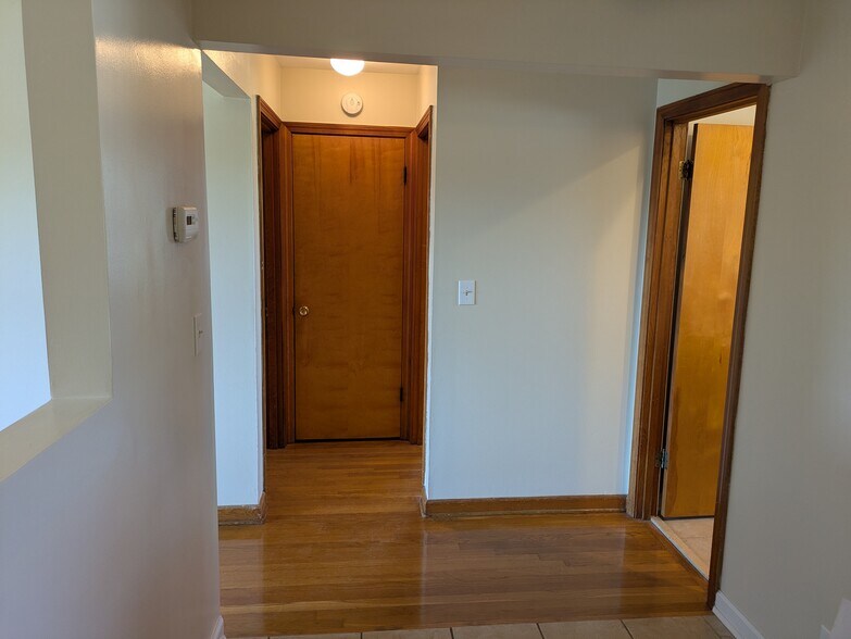 Building Photo - 2909 Abigail Dr