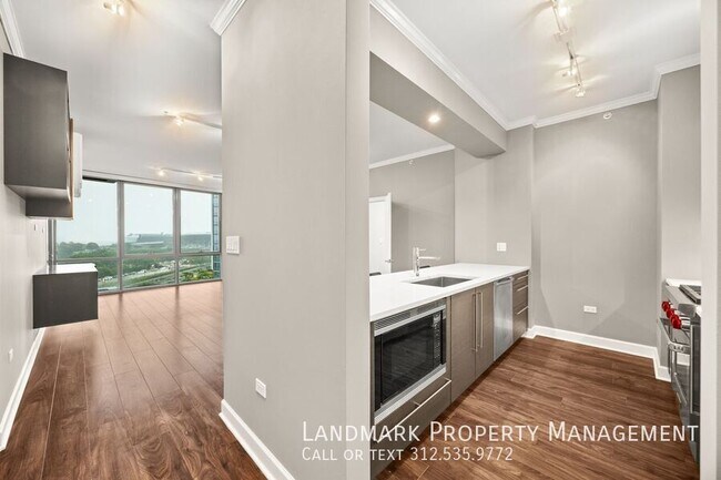 Building Photo - 1201 S Prairie Ave