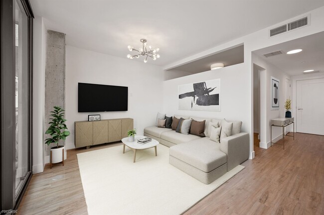 Building Photo - Studio, 1 bath Condo - 150 NE 8 ST