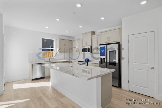 Building Photo - 146 W Ft Bragg Pl