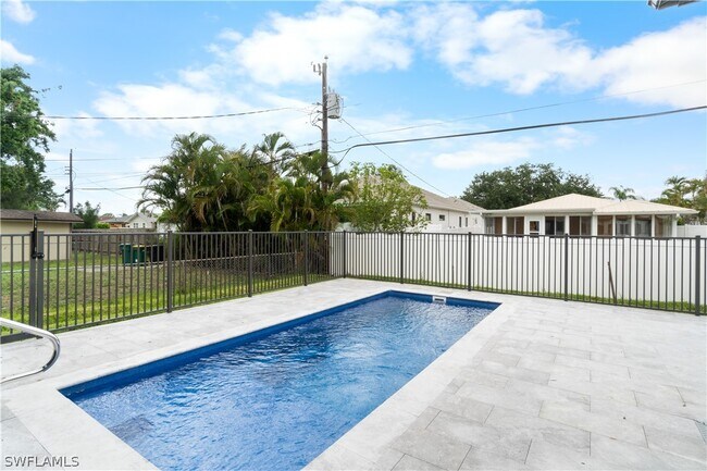 Building Photo - 833 91st Ave N