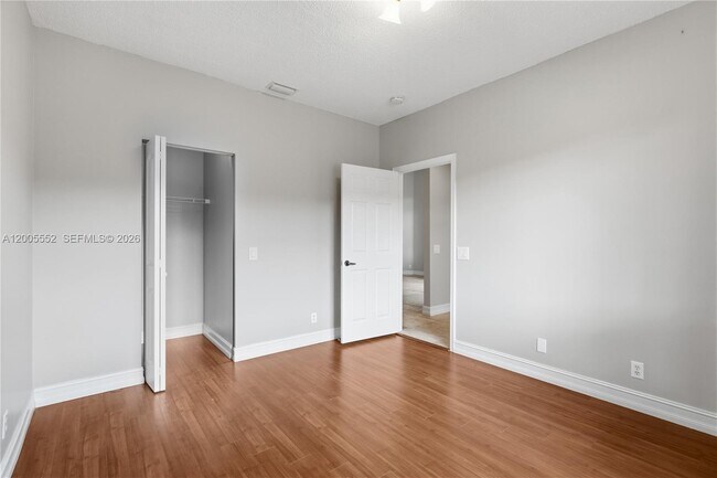 Building Photo - 849 Crestview Cir