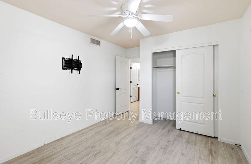 Building Photo - 3413 E Kerry Ln