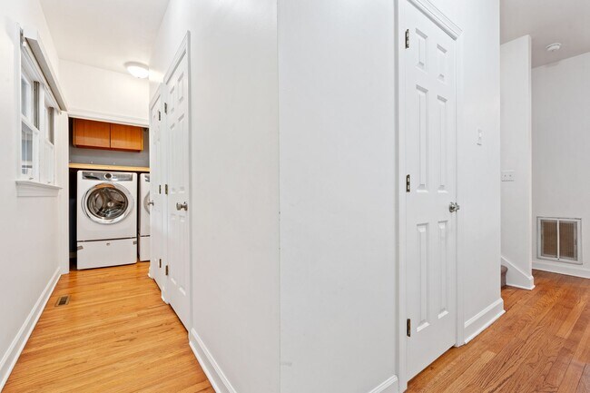 Building Photo - Bolin Creek 4 Bedroom House with Fabulous Forest Views Available May 15!