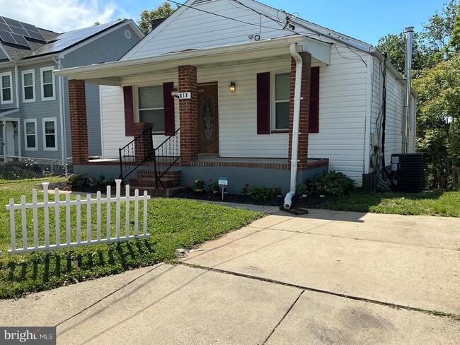 Building Photo - 818 Balsamtree Pl
