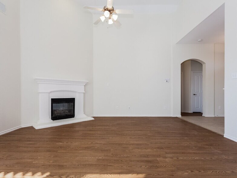 Building Photo - 3804 Wellsburg Way