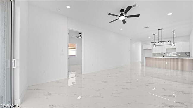 Building Photo - 1009-1011 NE 15th Ln