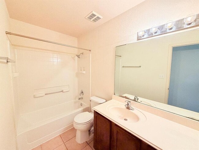 Building Photo - 1913 Short Summer Dr