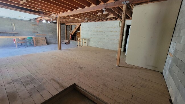 Building Photo - Charming 3-Bedroom 2-Bath with Mountain Vi...