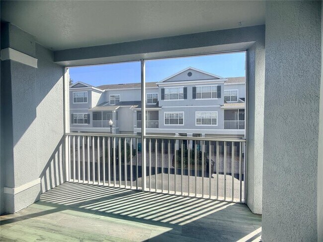 Building Photo - 2424 Grand Central Pkwy