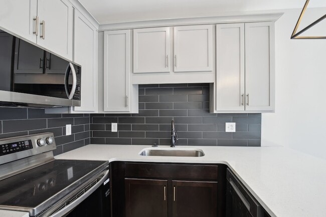 Building Photo - 361 Archwood Dr