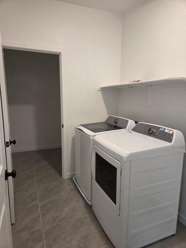 Building Photo - Brand New! Silverbrook Community at The Ranch