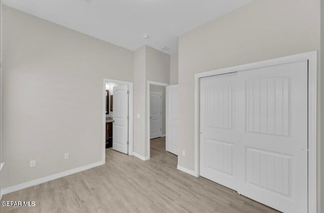 Building Photo - 13729 Lago Vista Ave