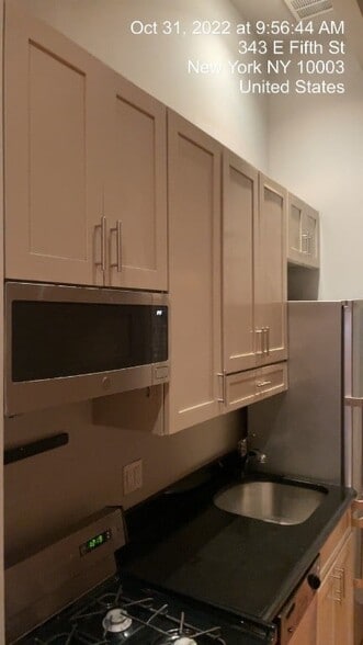 Building Photo - 343 E 5th St