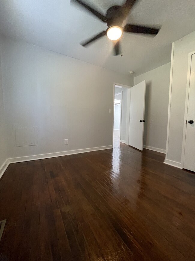 Building Photo - 706 Crestlyn Dr