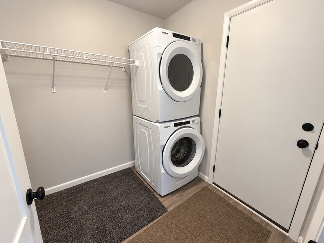 Building Photo - 5904 Minong Ln