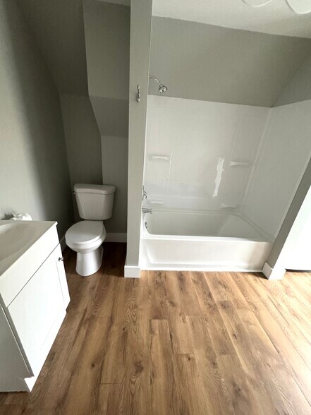 Building Photo - 180 Notre Dame Ave