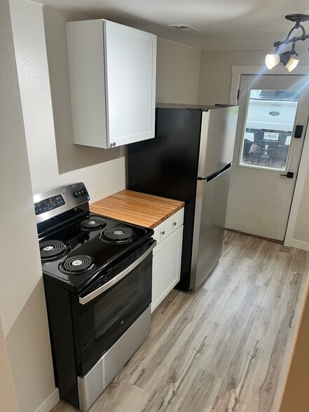 Building Photo - 1701 W Porter St