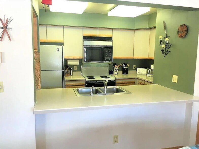 kitchen - 101 Blue Grouse Ln