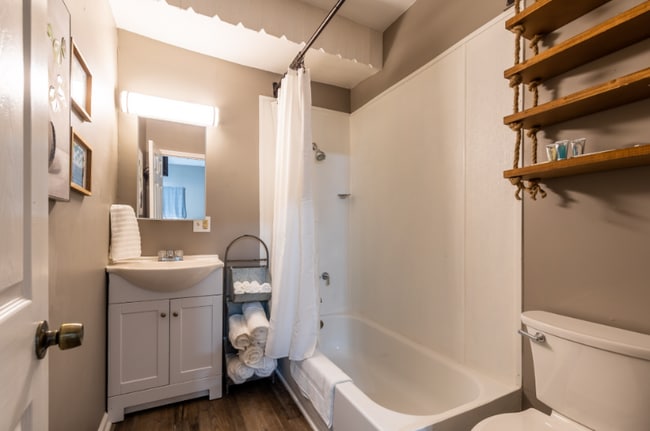 Building Photo - 405 B Williams Ave