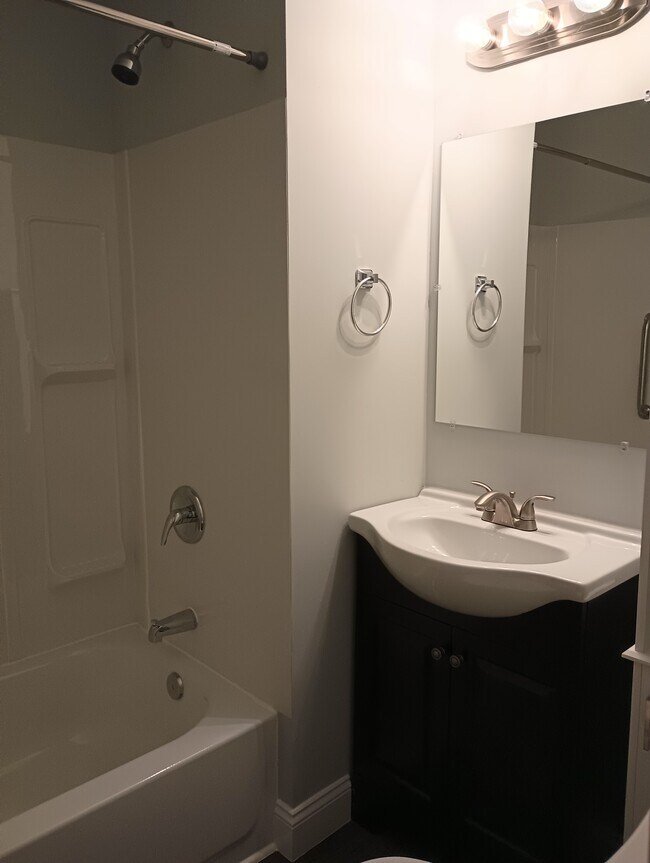 Building Photo - 865 Lancaster Ave