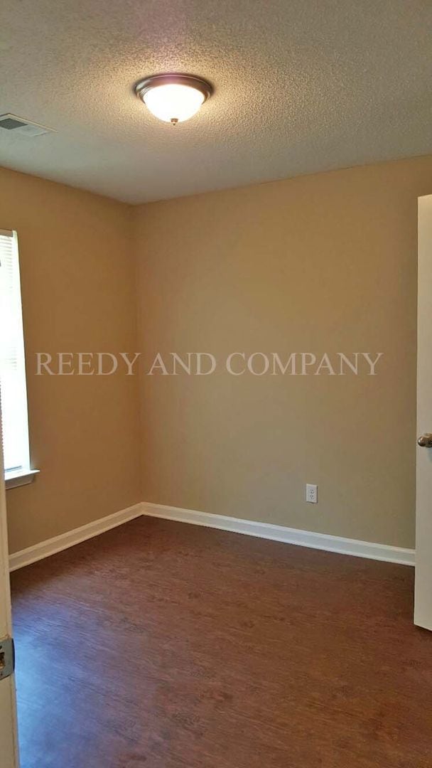 Building Photo - 9298 Charly Hill Ln