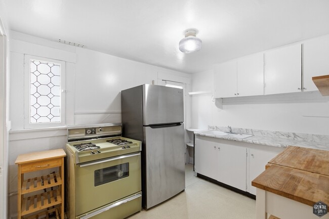 Building Photo - 2808 3rd St