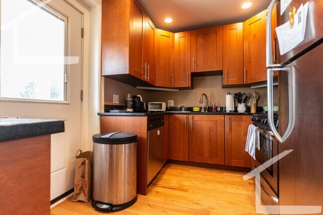 Building Photo - HOT BROOKLINE LISTING!!!!!