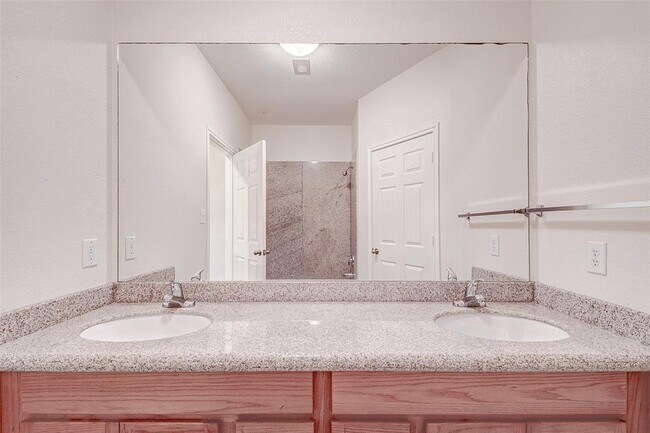 Building Photo - 9400 Bellaire Blvd