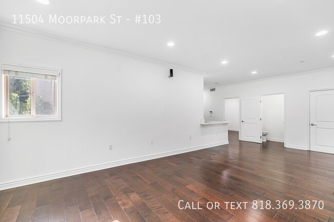 Building Photo - 11504 Moorpark St