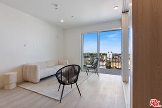 Building Photo - 1124 Normandie Ave