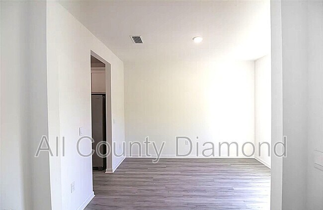 Building Photo - 30 Sandywoods Ct