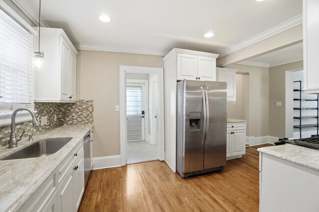 Building Photo - Historic Wesley Heights Home | Walkable to Uptown | 2 Primary Suites