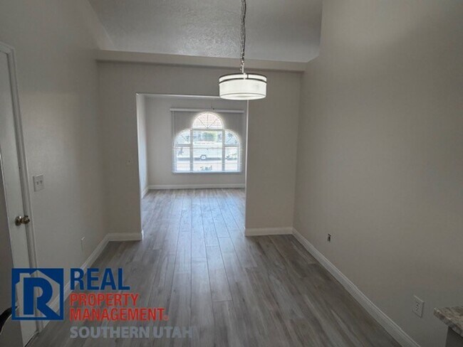 Building Photo - Remolded 3 Bedroom near Costco