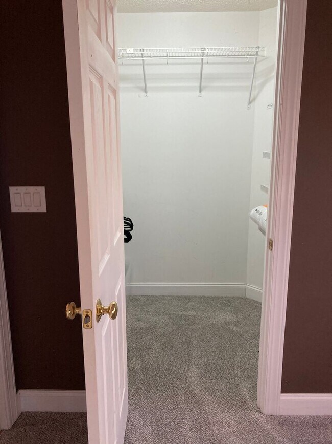 Building Photo - Beautiful 4BBD/2BA home