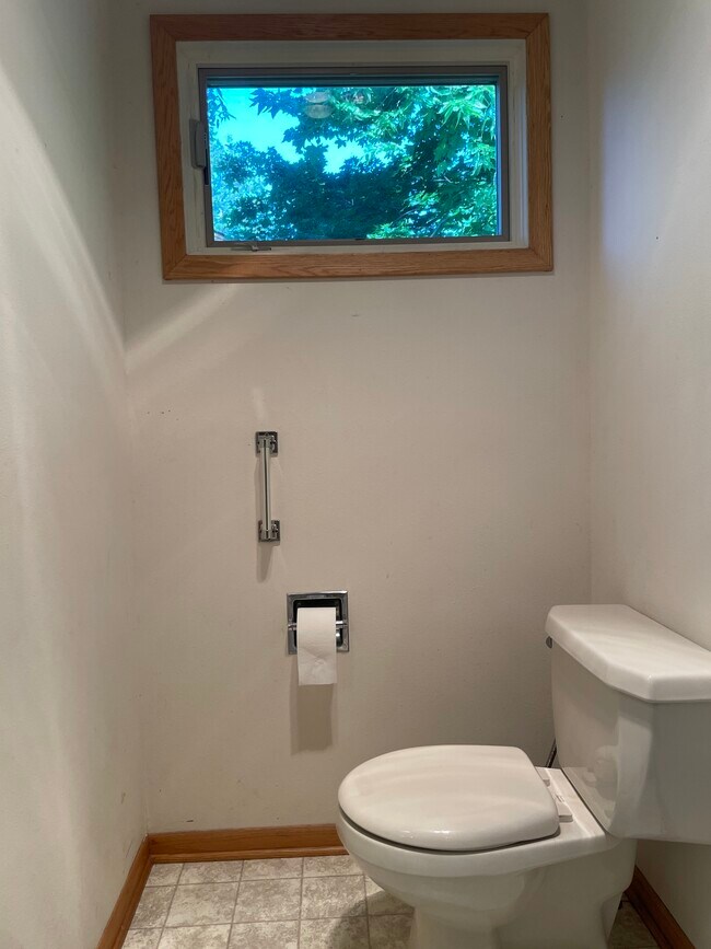 Building Photo - 2018 Greenbriar Cir