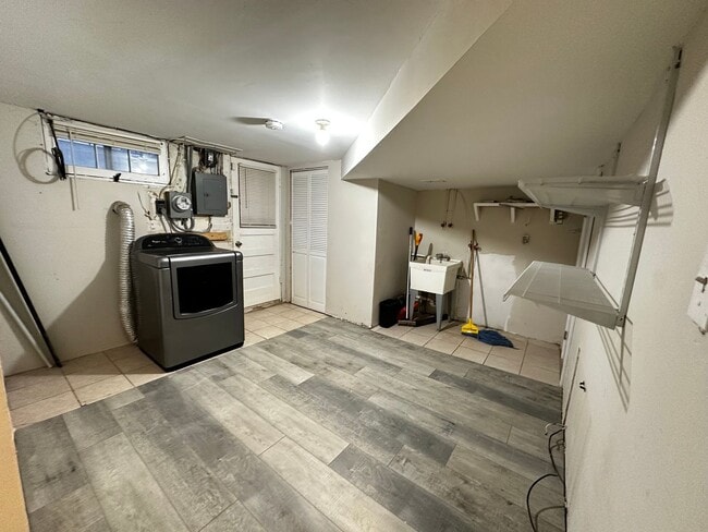 Building Photo - Perfect house to call home